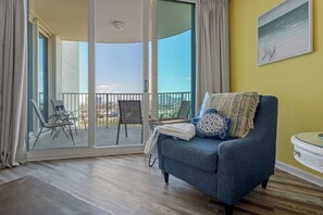 Smart TV, fireplace, DVD player, table tennis