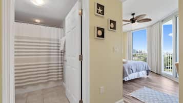 2 bedrooms, desk, iron/ironing board, free WiFi