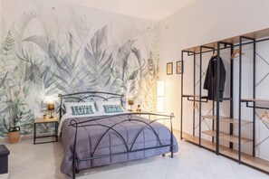 2 habitaciones, tabla de planchar con plancha y cuna de viaje 