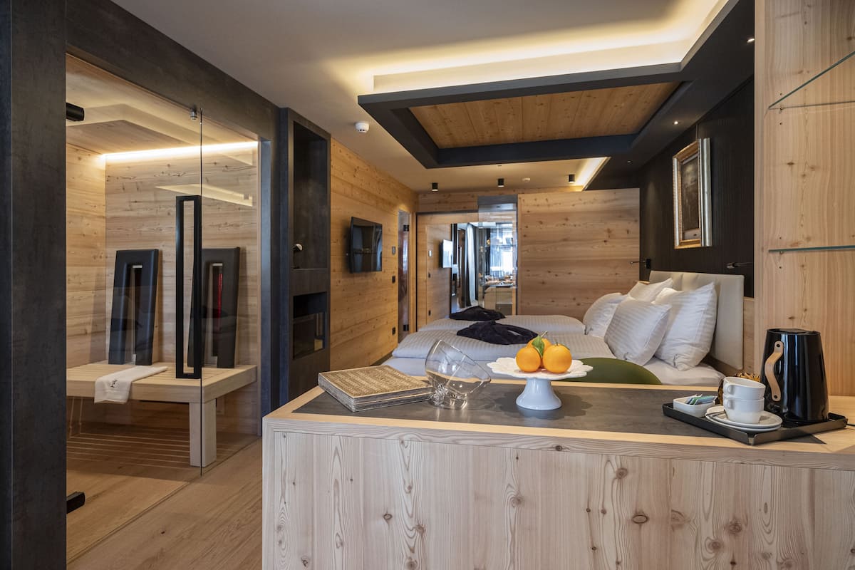 Habitación cuádruple familiar, varias camas, para no fumadores, sauna | Ropa de cama de alta calidad, edredón y minibar