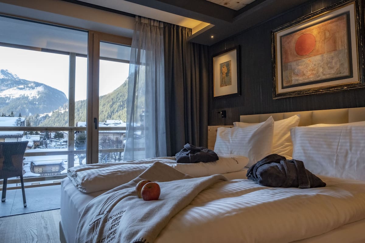 Habitación doble exclusiva | Ropa de cama de alta calidad, edredón y minibar