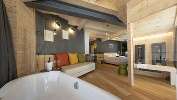 Executive-Doppelzimmer, Mehrere Betten, Sauna, Bergblick | Hochwertige Bettwaren, Daunenbettdecken, Minibar, Zimmersafe