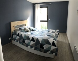 3 Schlafzimmer, Schreibtisch, Bügeleisen/Bügelbrett, kostenloses WLAN