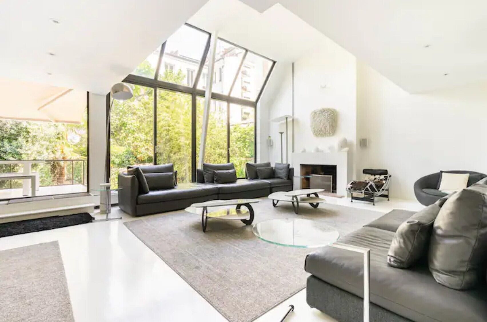 Oasis of luxury in Paris