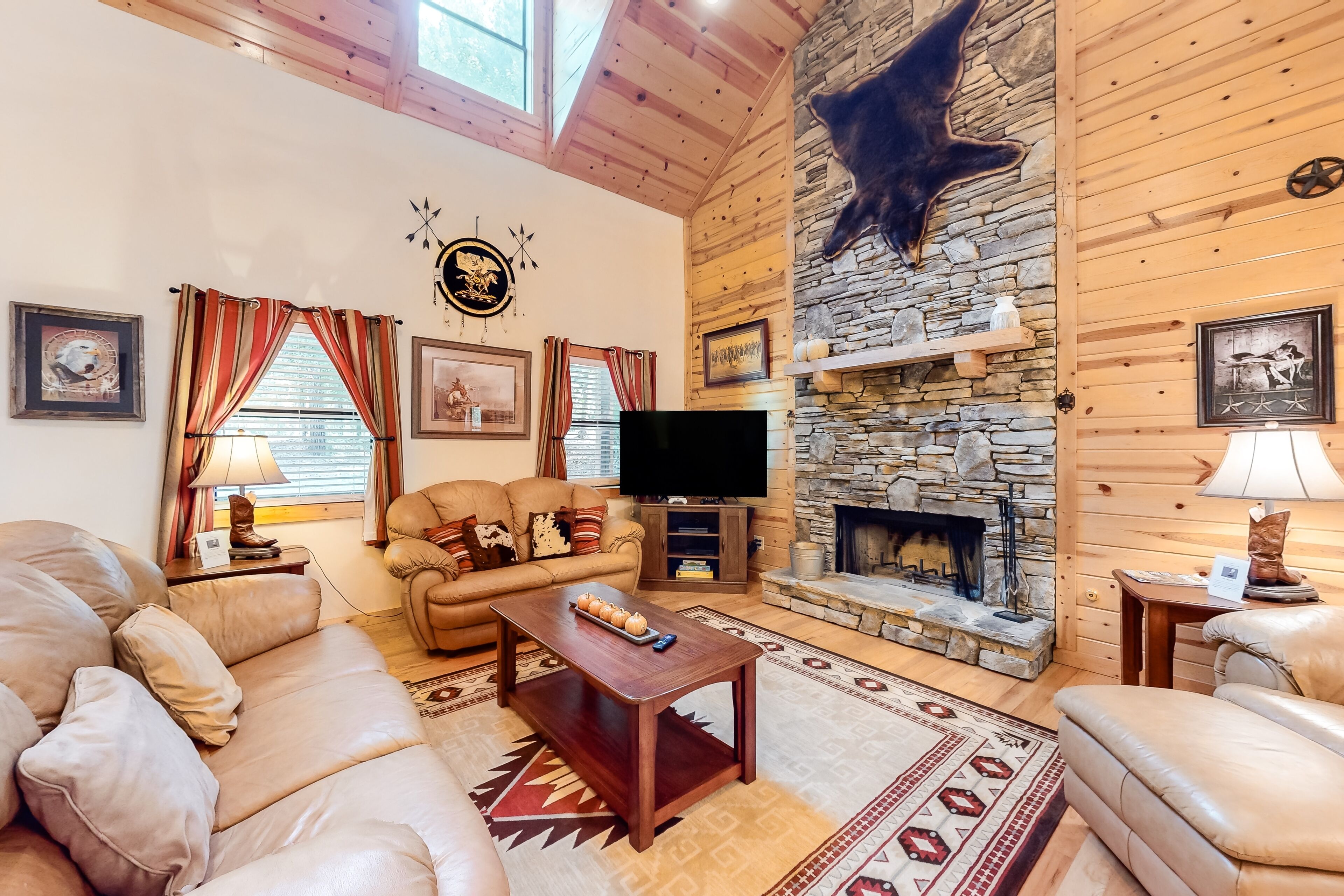 Country cabin with shared pools, arcade, & private foosball table - dogs welcome