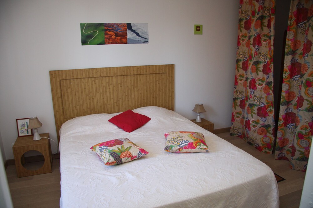 Furnished in a house with garden and private parking