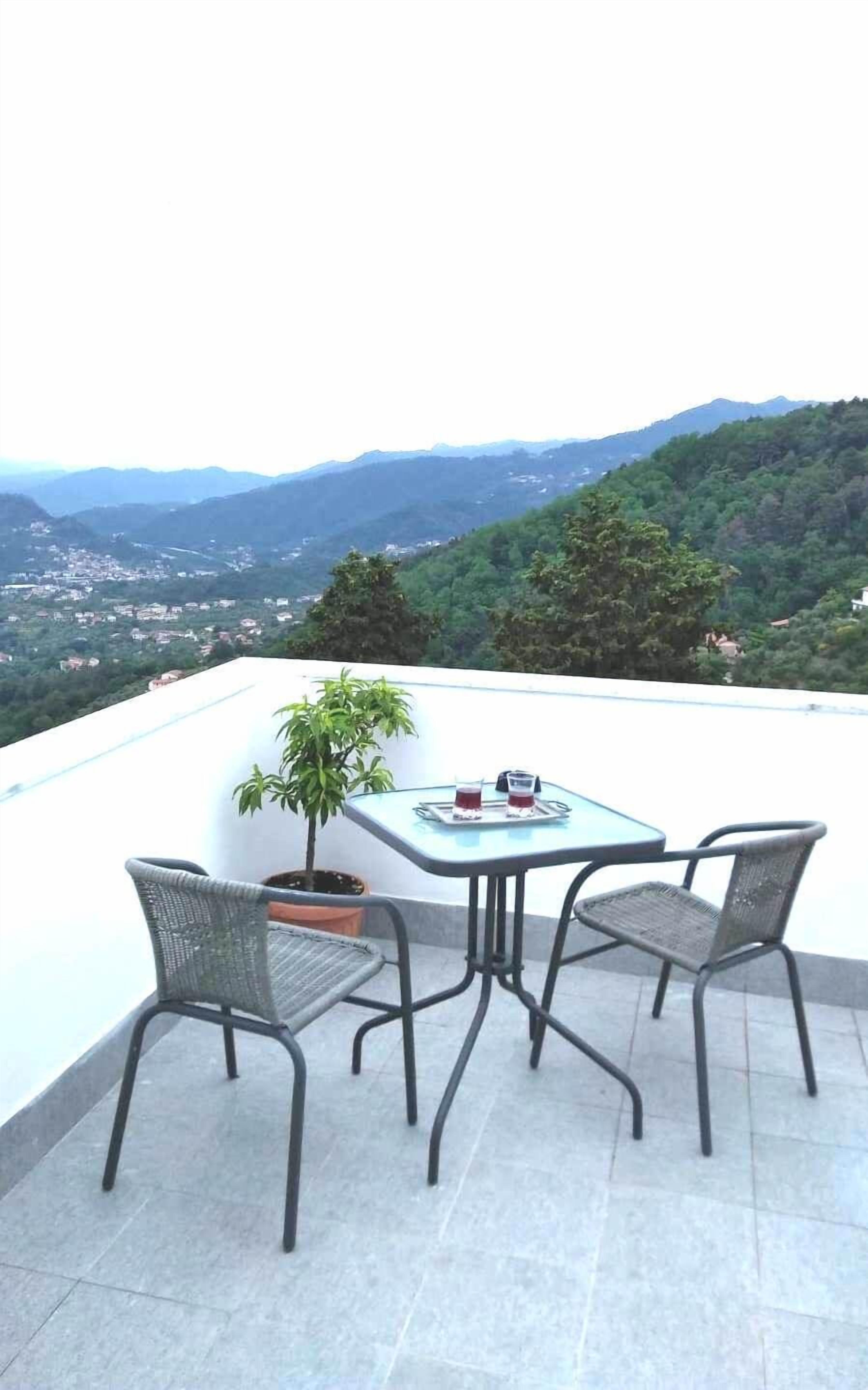 History and nature a few km from the sea