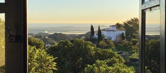 Cortijo de la Fuente: Beautiful andalusian house with stunning views15' to beach