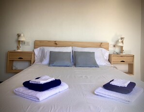 4 bedrooms, desk, iron/ironing board, WiFi