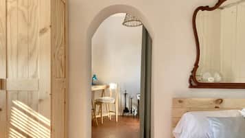 4 slaapkamers, een bureau, een strijkplank/strijkijzer, wifi