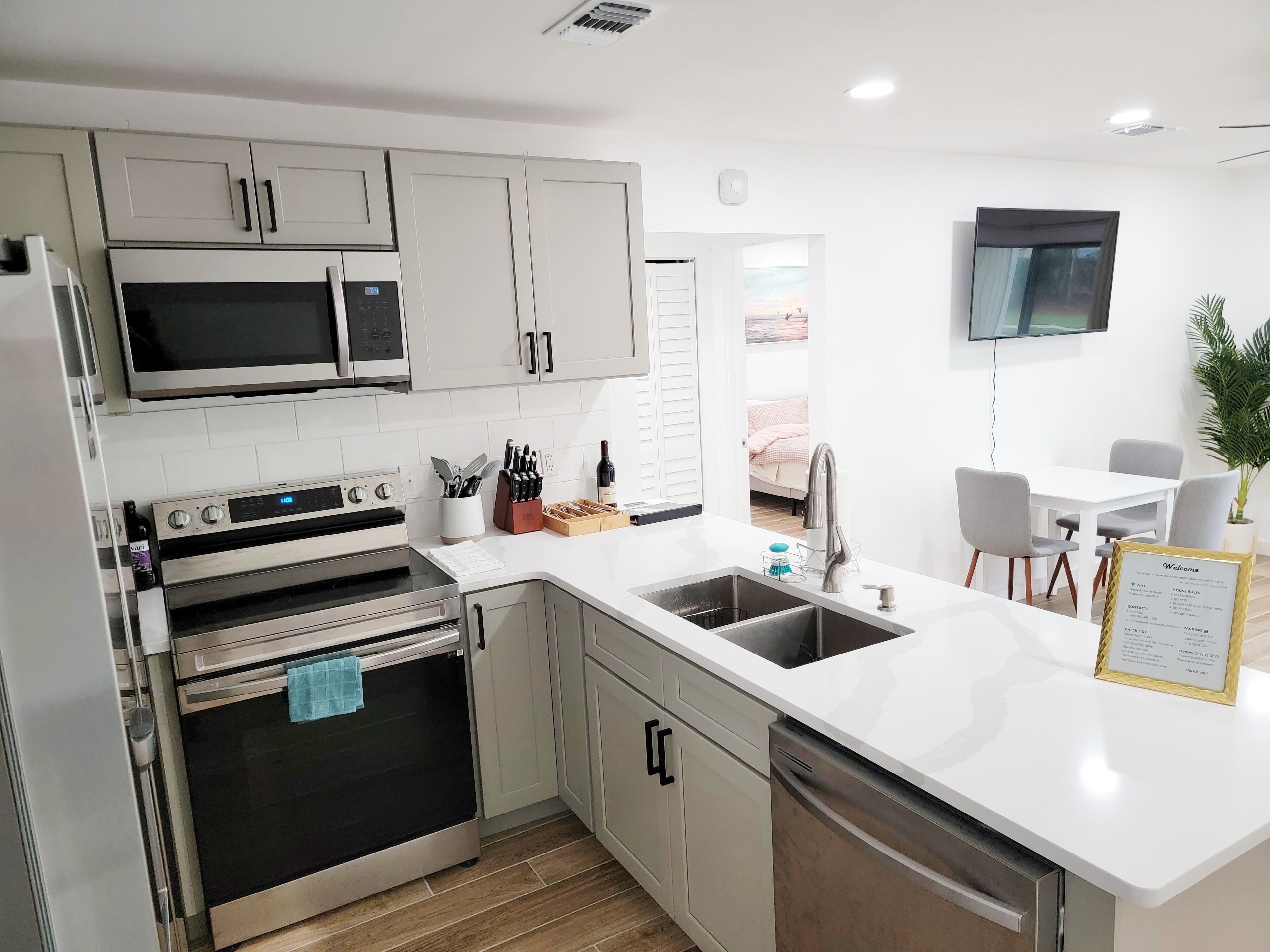 NEW Romantic Luxury Condo 1BD/1BTH - 5 min walk to the beach in heart of Destin