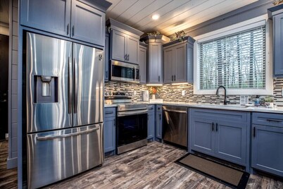 Dawn's Early Peak - Modern cabin w/ birds-eye view