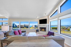 Älytelevisio, takka, kirjoja