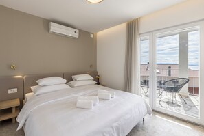 5 bedrooms, desk, iron/ironing board, free WiFi