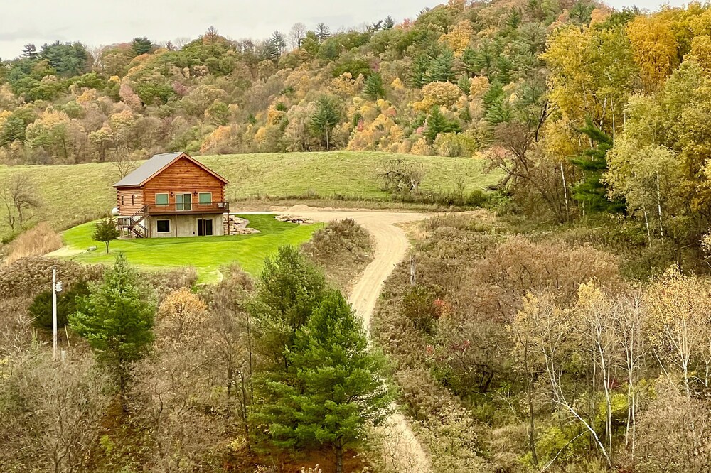 Luxurious Hilltop Log Cabin with Scenic View