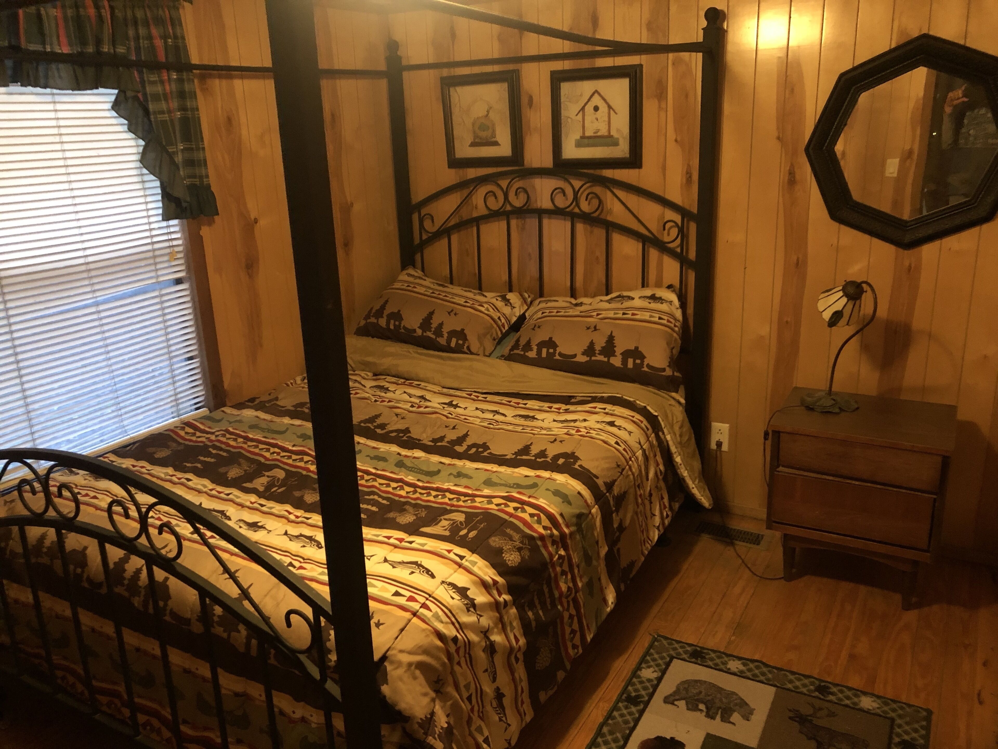 1BR/1BA Trinity River Cabin (Salmon) w/ Small Loft