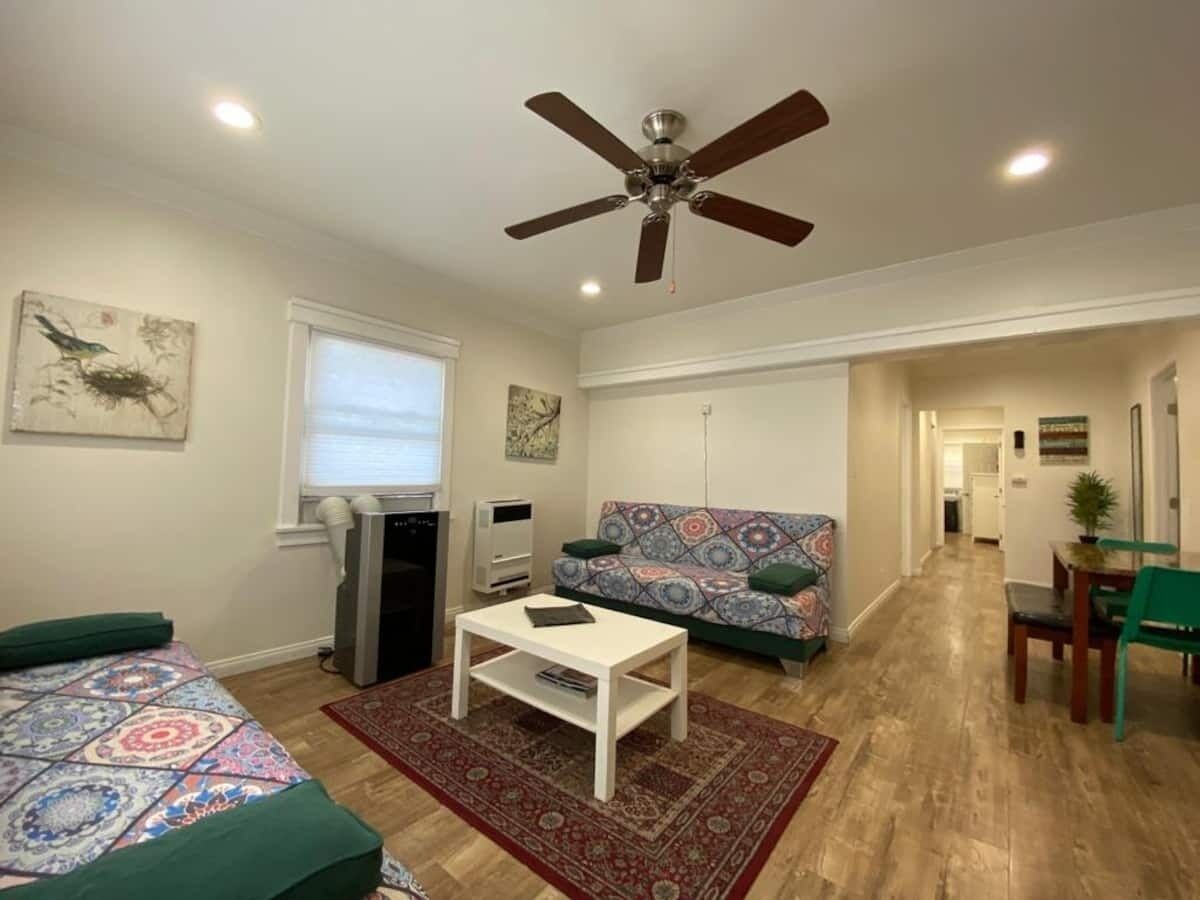 Recently Remodeled Spacious Guesthouse - Perfect for exploring Long Beach - Self Check-in by RedAwning