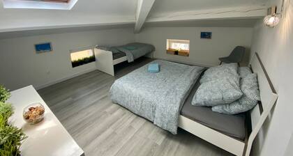 Duplex village Provençal à 20 min de la mer