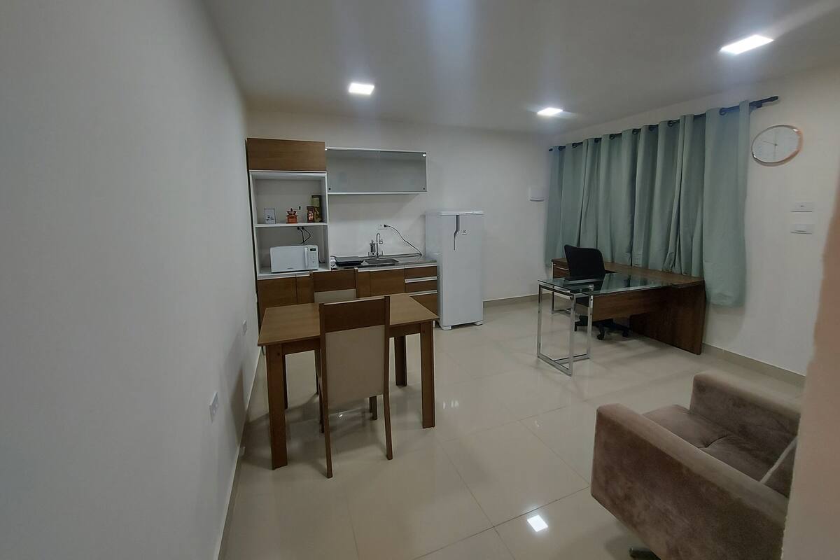 Casa de ciudad básica, 1 cama matrimonial | Área de sala de estar | Televisión