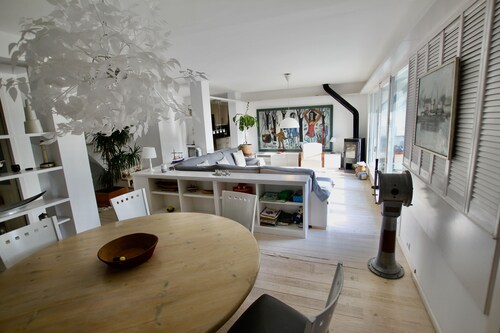 Large, very quiet house close to the center, swimming pool, 5 minutes from the beach. Saturday to Saturday