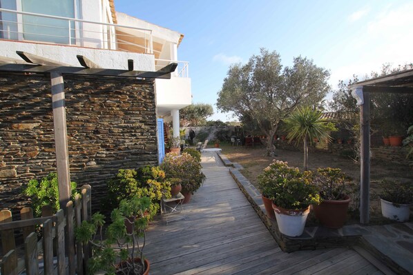 Property grounds - Large, very quiet house close to the center, swimming pool, 5 minutes from the beach. Saturday to Saturday (Cadaqués)