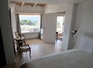 5 bedrooms, iron/ironing board, free WiFi, bed sheets - Large, very quiet house close to the center, swimming pool, 5 minutes from the beach. Saturday to Saturday (Cadaqués)