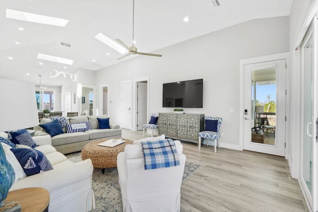 NewCapeHouse- GolfCart,Jacuzzi SPA, Bikes,GameRoom