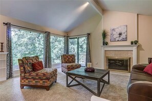 Smart TV, fireplace, computer monitors