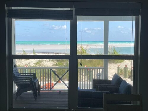 Sandy & Salty Beach Cottage