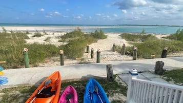 Beach nearby, sun-loungers, beach towels