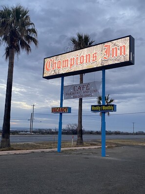 Front of property - Champions Inn (Del Rio)