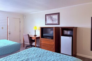 Individually decorated, individually furnished, desk, laptop workspace - Champions Inn Del Rio TX Near US 90 (Del Rio)