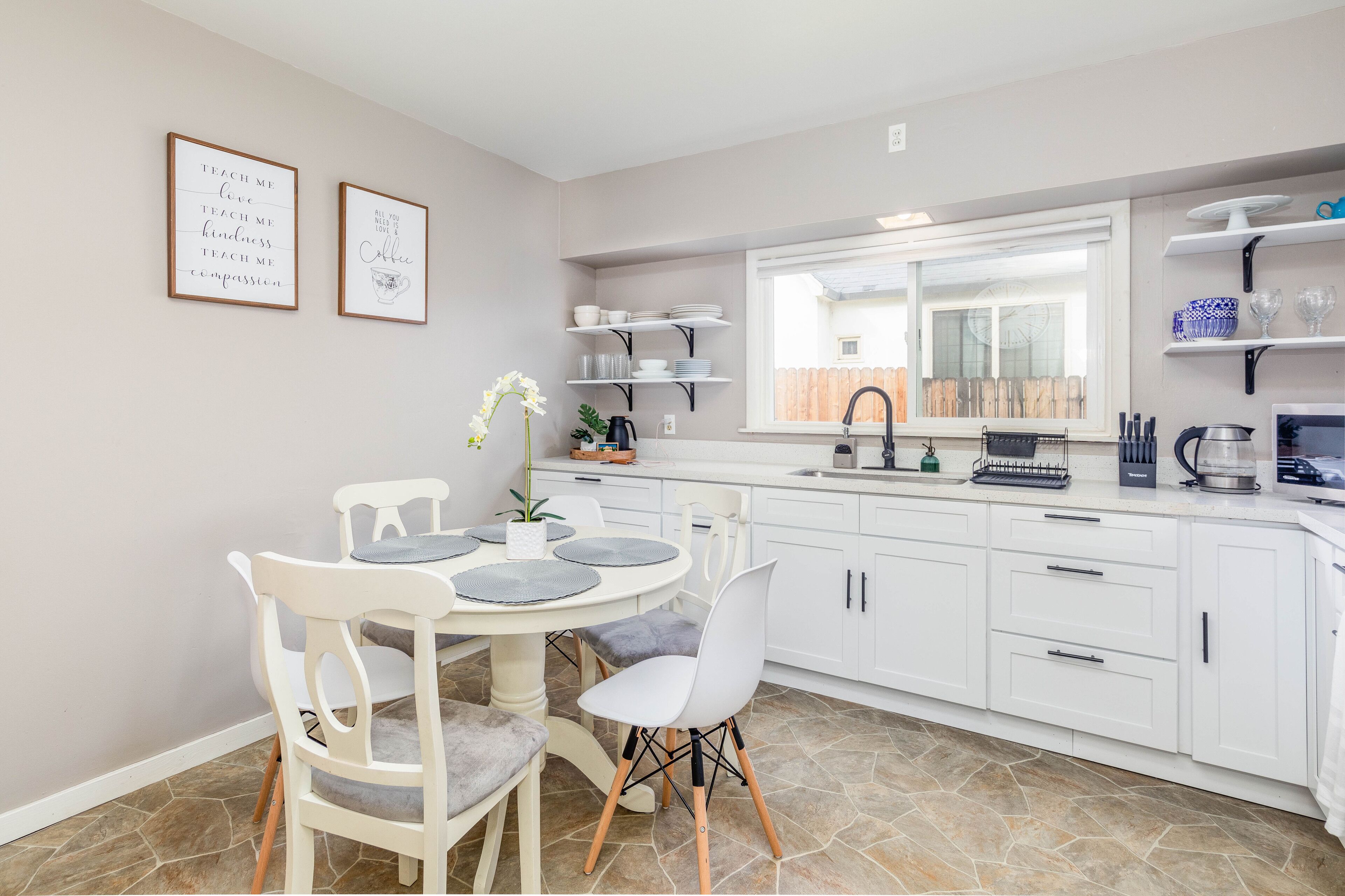 ***Amazing Cozy 3 Bedrooms 2 Bathrooms House