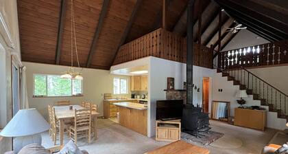 Mountain Cabin Chalet- 3 Bedrm+ Loft Play Room in Arnold-BearValley,Pet-Friendly
