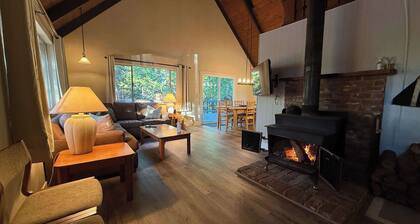 Spacious Chalet with Game Loft & Pool Access