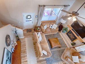 TV, fireplace