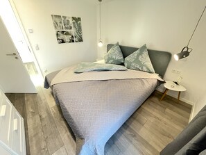 1 slaapkamer, een strijkplank/strijkijzer, gratis wifi, beddengoed