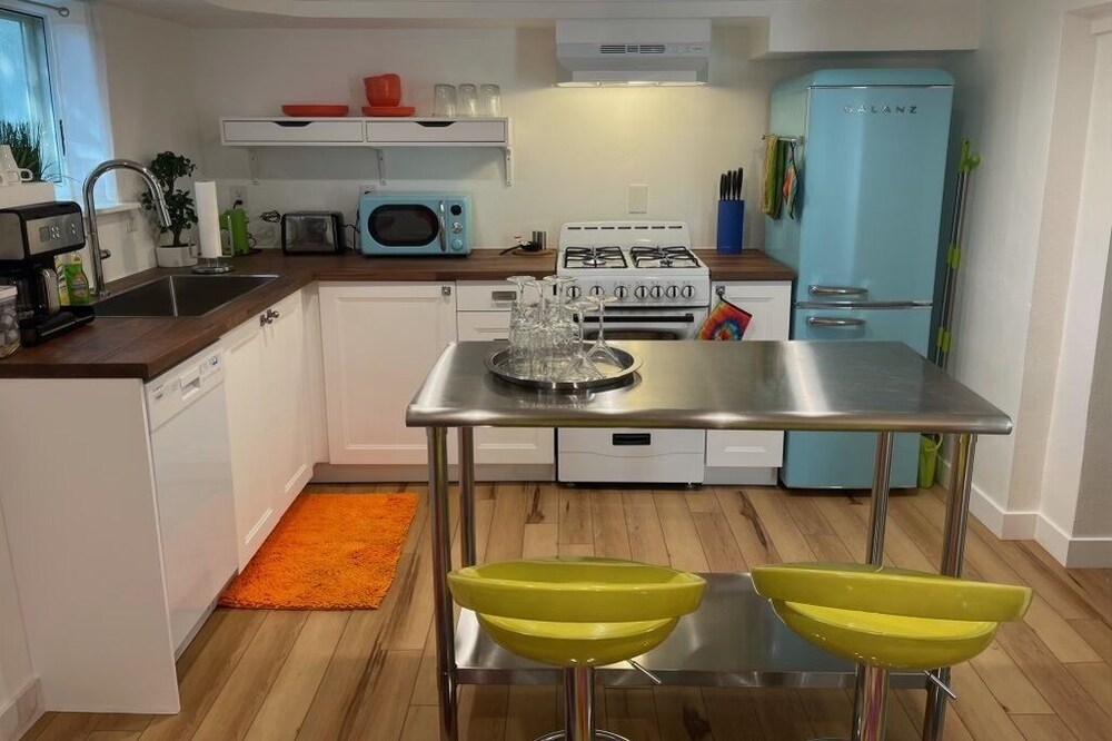 New remodel close to downtown-Capitol Hill