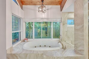 Combined shower/bathtub, jetted bath, hair dryer, bidet - Hidden Getaway Pool Home on 1.5 acres near all. Sleeps 17. Pool, ping pong etc. (Fort Lauderdale)