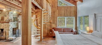 Hidden Getaway Pool Home on 1.5 acres near all. Sleeps 17. Pool, ping pong etc.