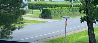 Jolly Seaside - Heart of Saint Andrews - small water view.