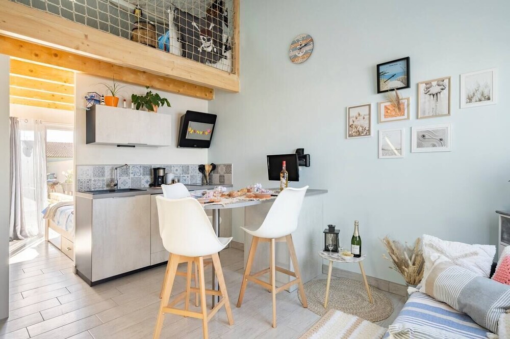 Unusual cozy little nest, ideal location, attentive welcome