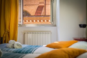 2 slaapkamers, een strijkplank/strijkijzer, reisbedje, gratis wifi