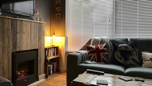 TV, peis og bøker