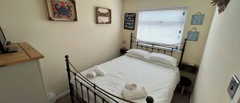 2 bedrooms, desk, iron/ironing board, free WiFi