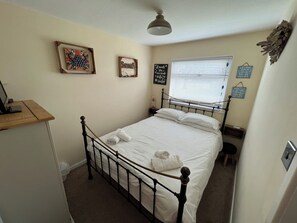 2 bedrooms, desk, iron/ironing board, free WiFi