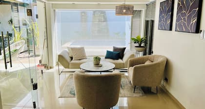 Central espaciosa y elegante con AC, Jacuzzi y 4 habitaciones en Pinares