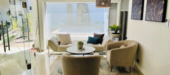 Central espaciosa y elegante con AC, Jacuzzi y 4 habitaciones en Pinares