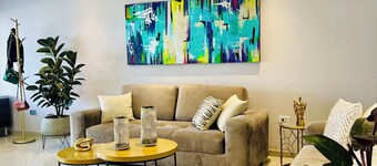 Central espaciosa y elegante con AC, Jacuzzi y 4 habitaciones en Pinares