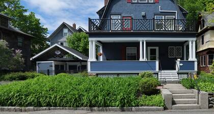 Charming 5 BDR/4BA home in the Heart of Bar Harbor